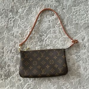 LV pochette